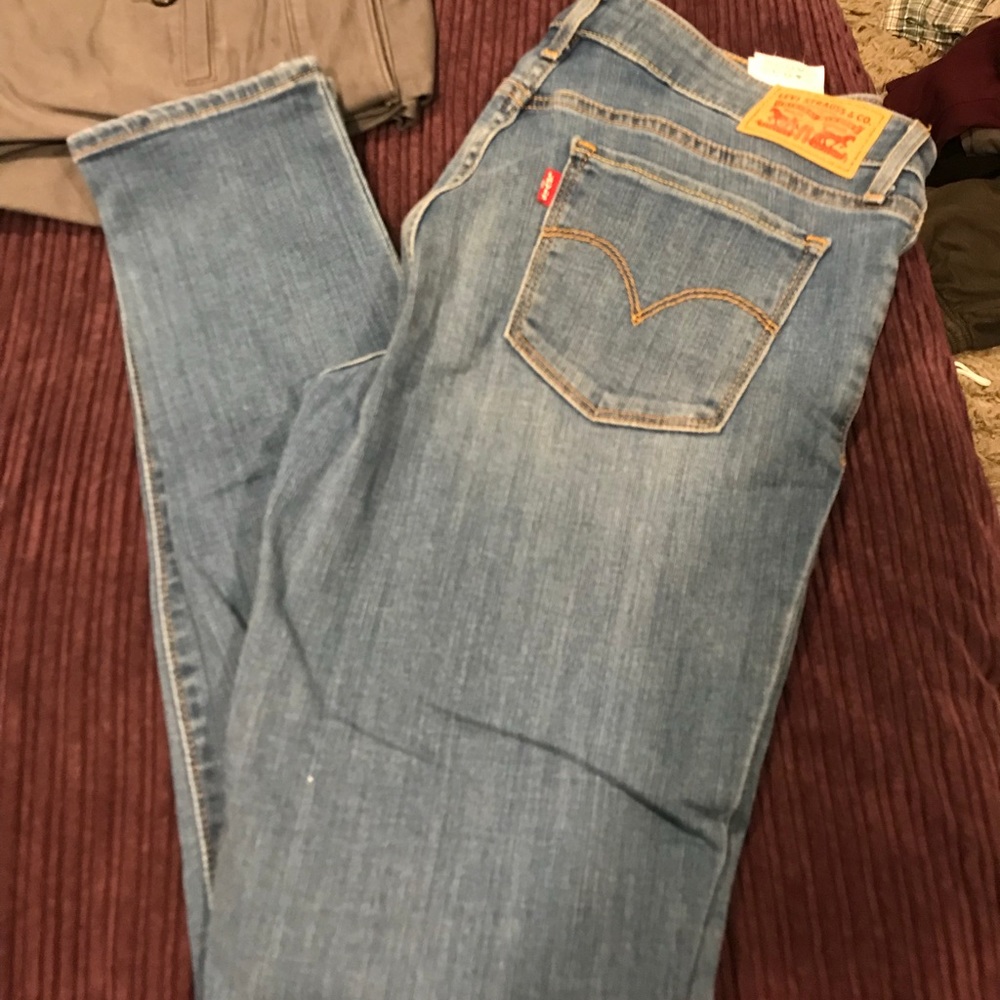 Levi 711